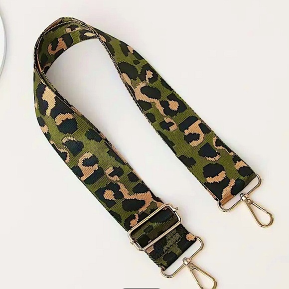 Vibrant Leopard Print Wearable Art Crossbody Shoulder Bag Adjustable Strap - Picture 1 of 3